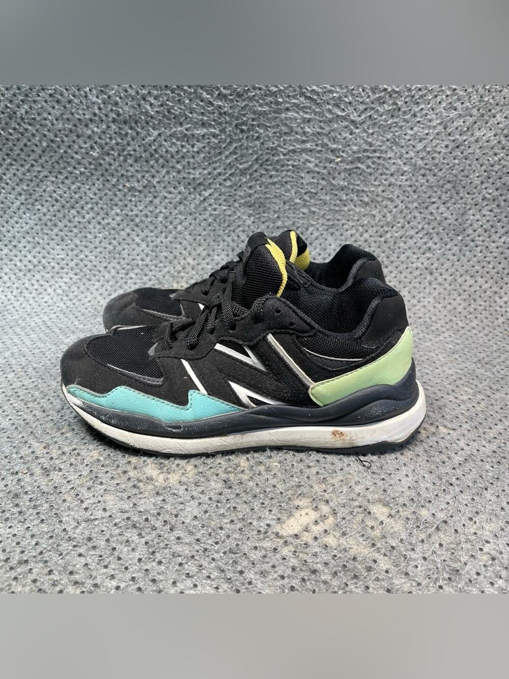 New Balance 57/40 Shoes Size 2 Boys.